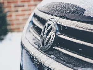 9 accesorii auto importante pe care trebuie să le ai în mașină pe timp de iarnă