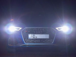 Faruri Xenon vs. LED pentru Mașina Ta - Ghidul Complet de Alegere