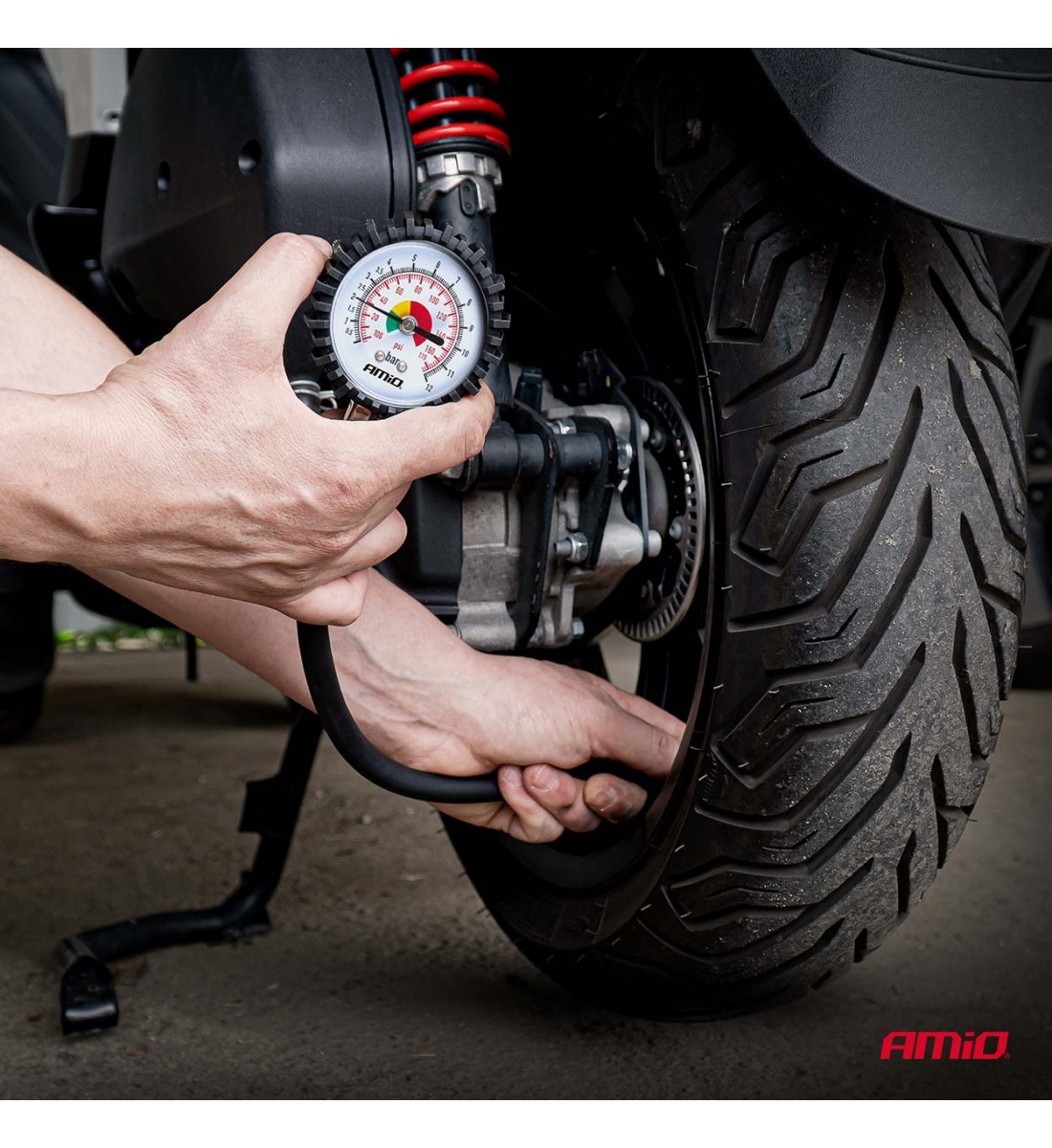 Manometru analogic cu furtun 30 cm 12 bar AMIO-04468