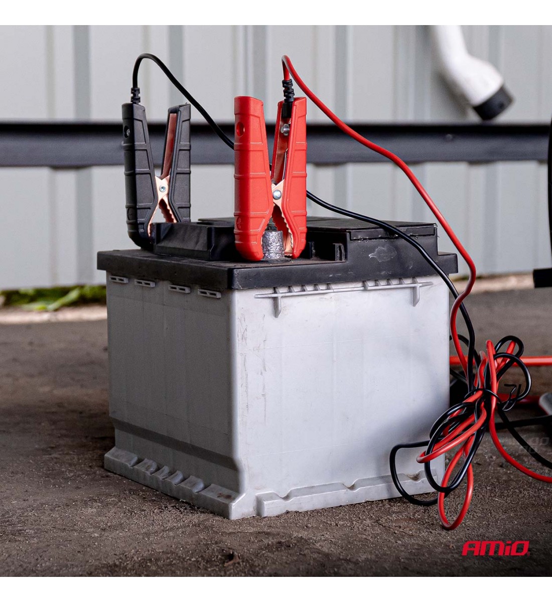 Încărcător digital de baterii BOOST AGM GEL STD LiFePo4 MAX 25A 12/24V PRO AMIO-04530