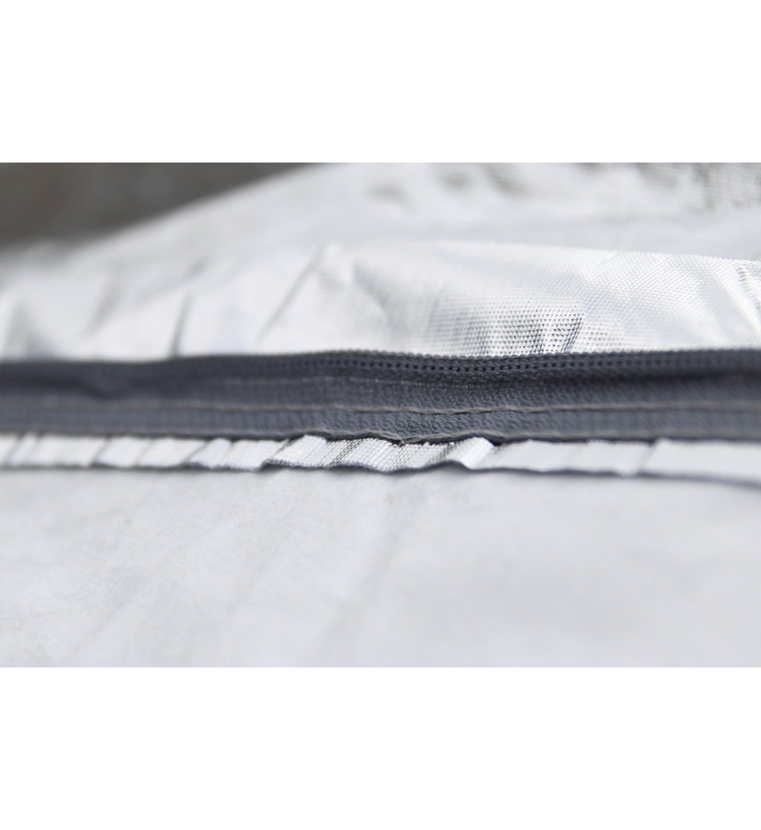 Husa auto cu fermoar argintie ,marime M Husa auto cu fermoar argintie ,marime M